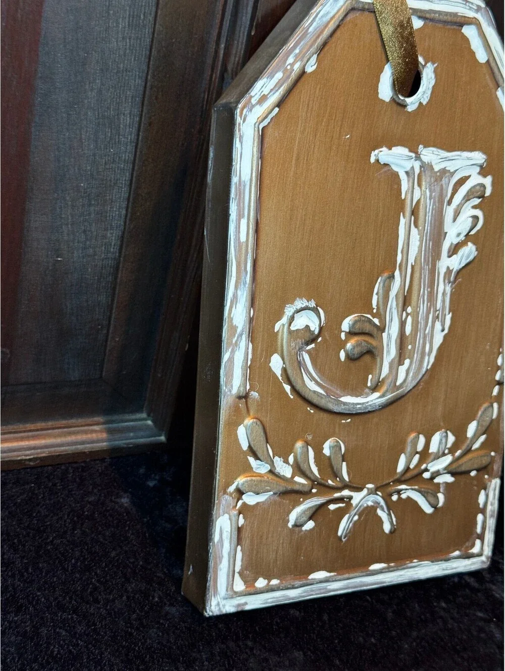 Decorative Wooden Garden Sign with Letter 'J' and Ribbon Hanger